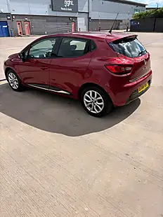 Used 2016 Renault Clio Dynamique Nav Red - Interior and Exterior details 4