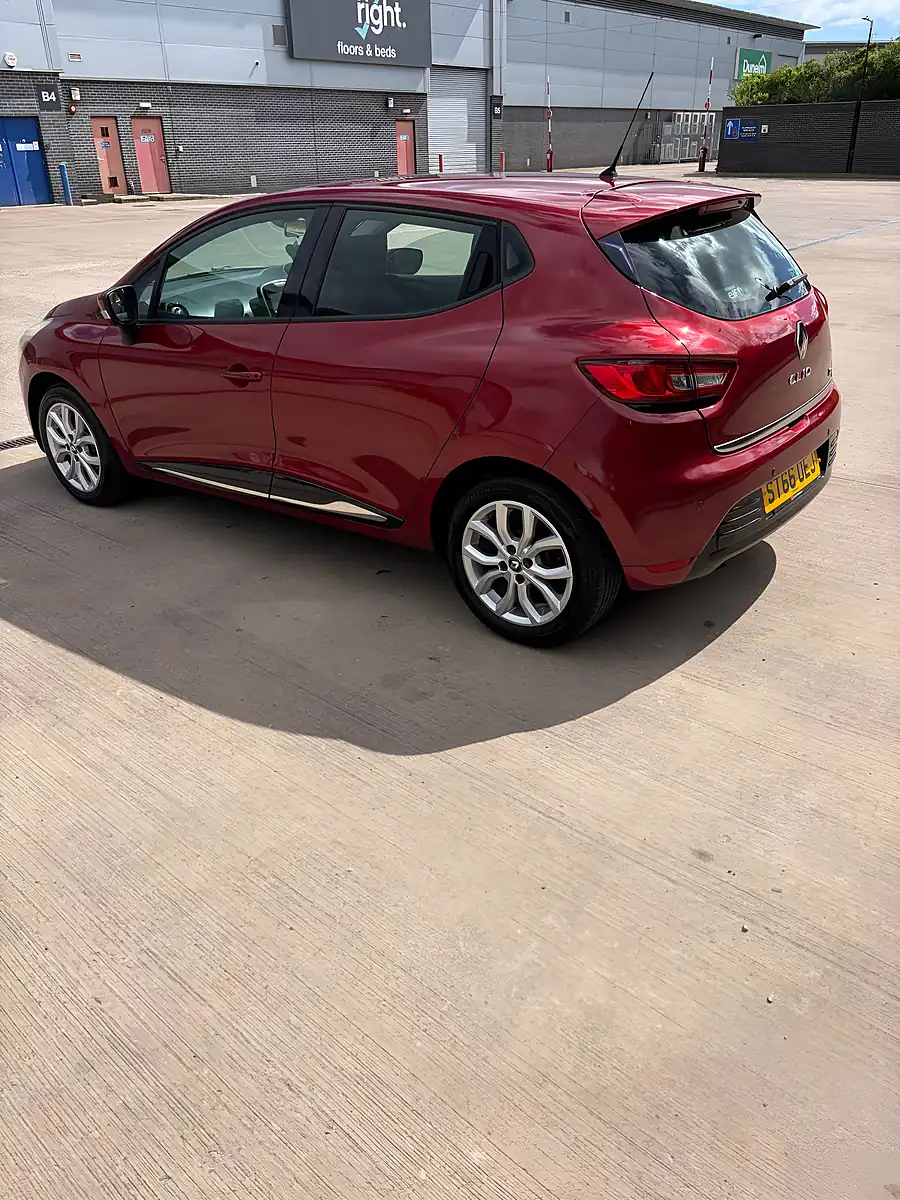 Used 2016 Renault Clio Dynamique Nav Red - Interior and Exterior details 4