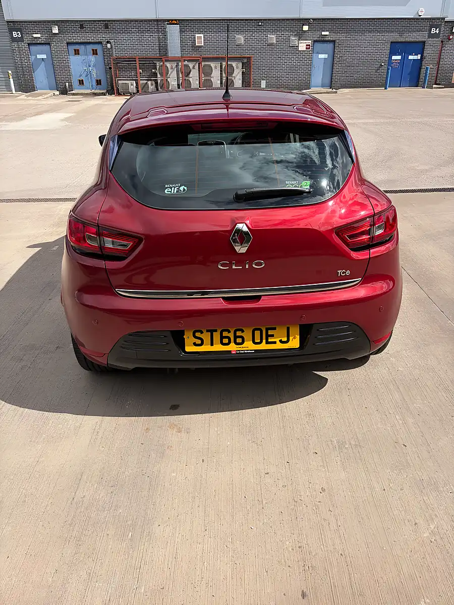 Used 2016 Renault Clio Dynamique Nav Red - Interior and Exterior details 5