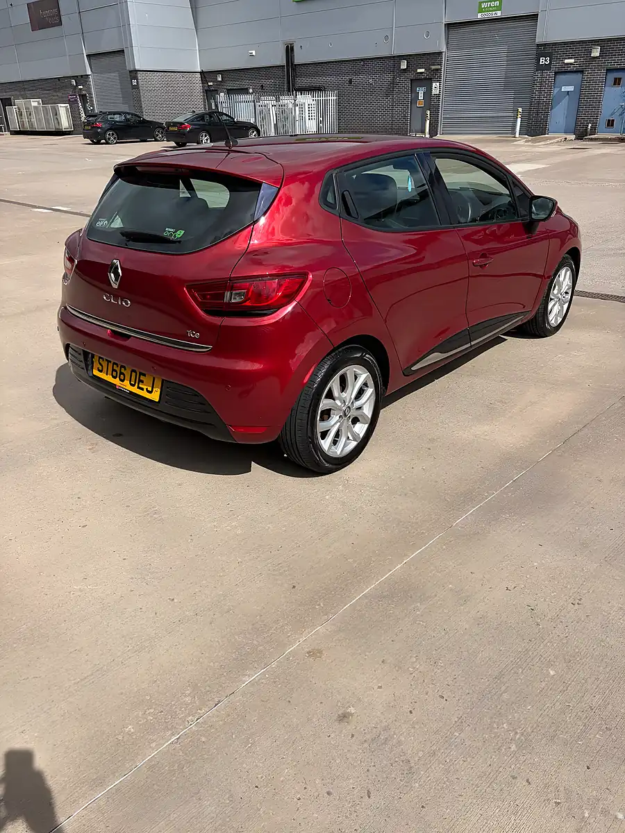 Used 2016 Renault Clio Dynamique Nav Red - Interior and Exterior details 6