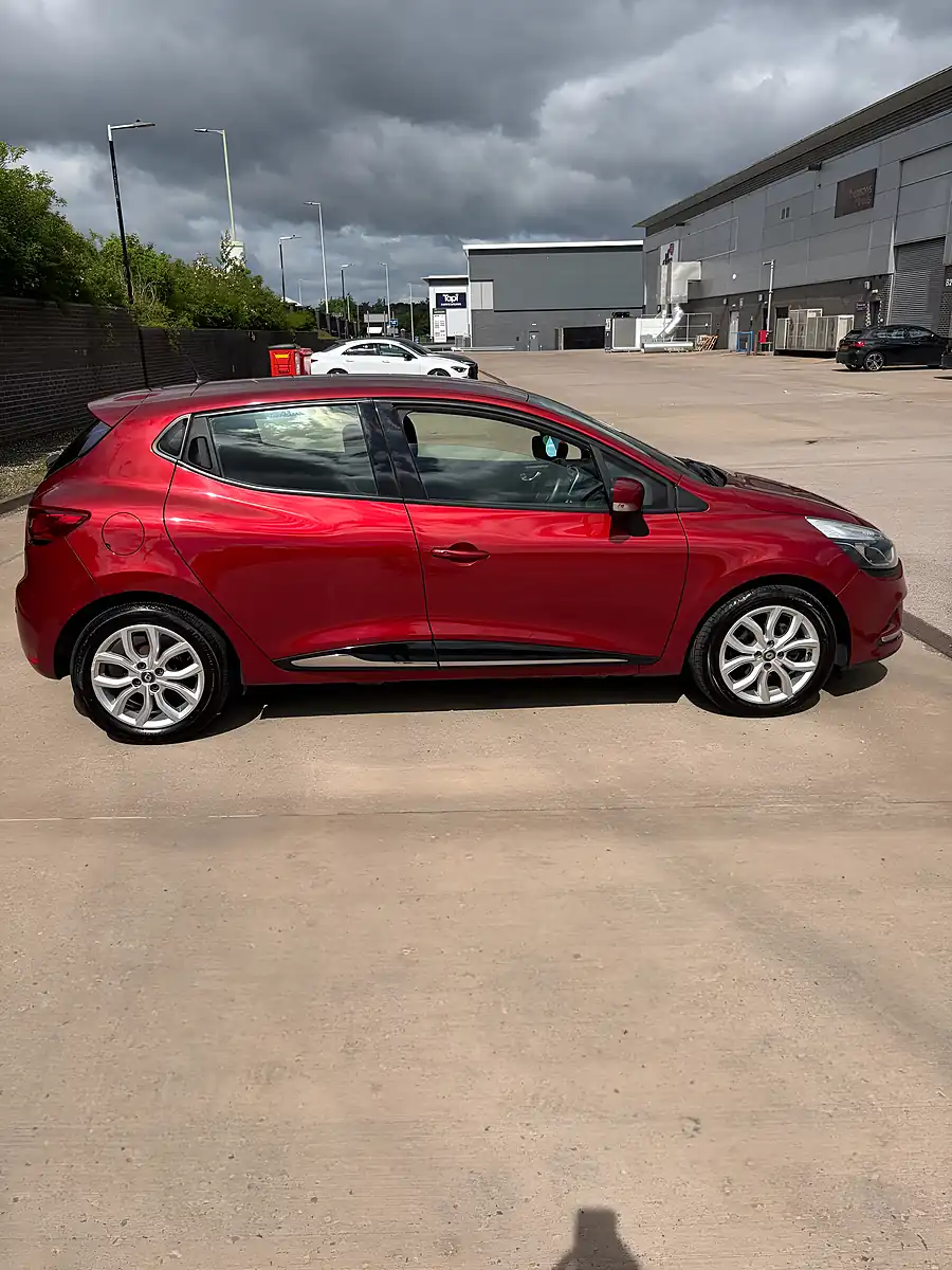 Used 2016 Renault Clio Dynamique Nav Red - Interior and Exterior details 7