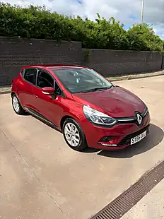 Used 2016 Renault Clio Dynamique Nav Red - Interior and Exterior details 8