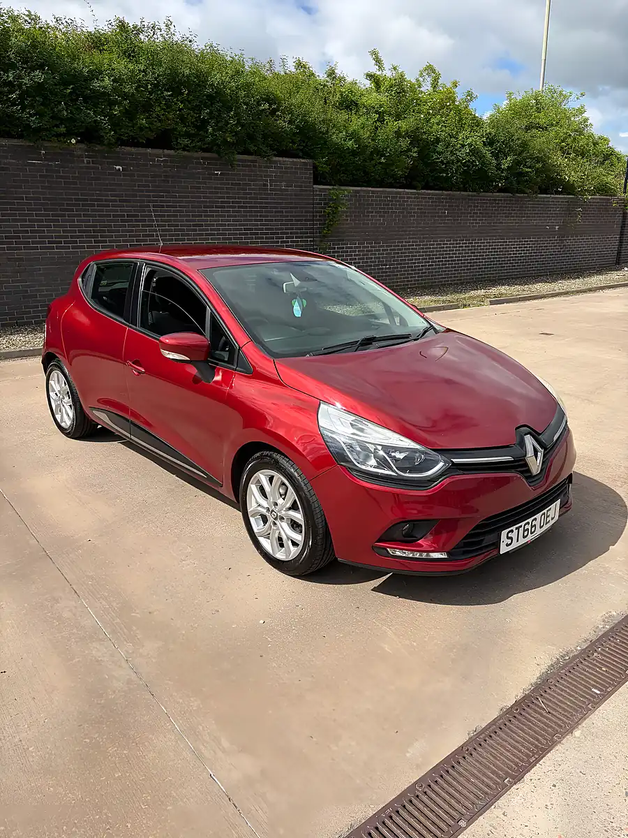 Used 2016 Renault Clio Dynamique Nav Red - Interior and Exterior details 8