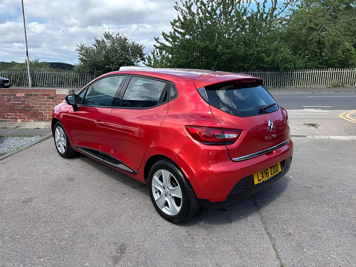Used 2016 Renault Clio Dynamique Nav Red - Interior and Exterior details 10