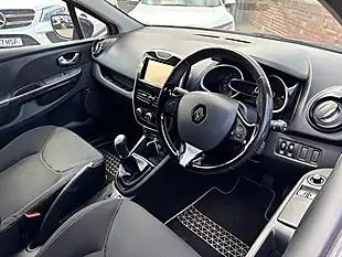 Used 2016 Renault Clio Dynamique Nav Red - Interior and Exterior details 12