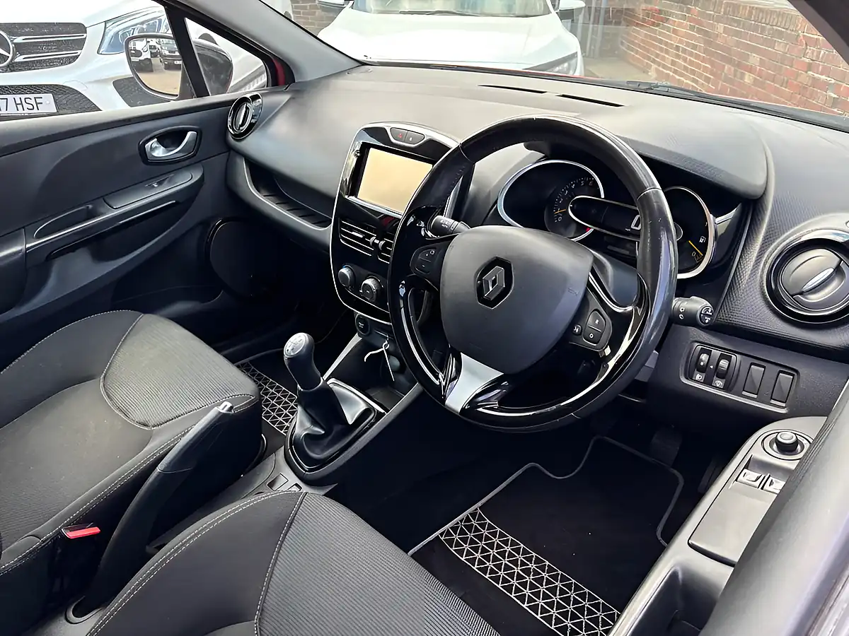 Used 2016 Renault Clio Dynamique Nav Red - Interior and Exterior details 12
