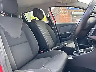 Used 2016 Renault Clio Dynamique Nav Red - Interior and Exterior details 13