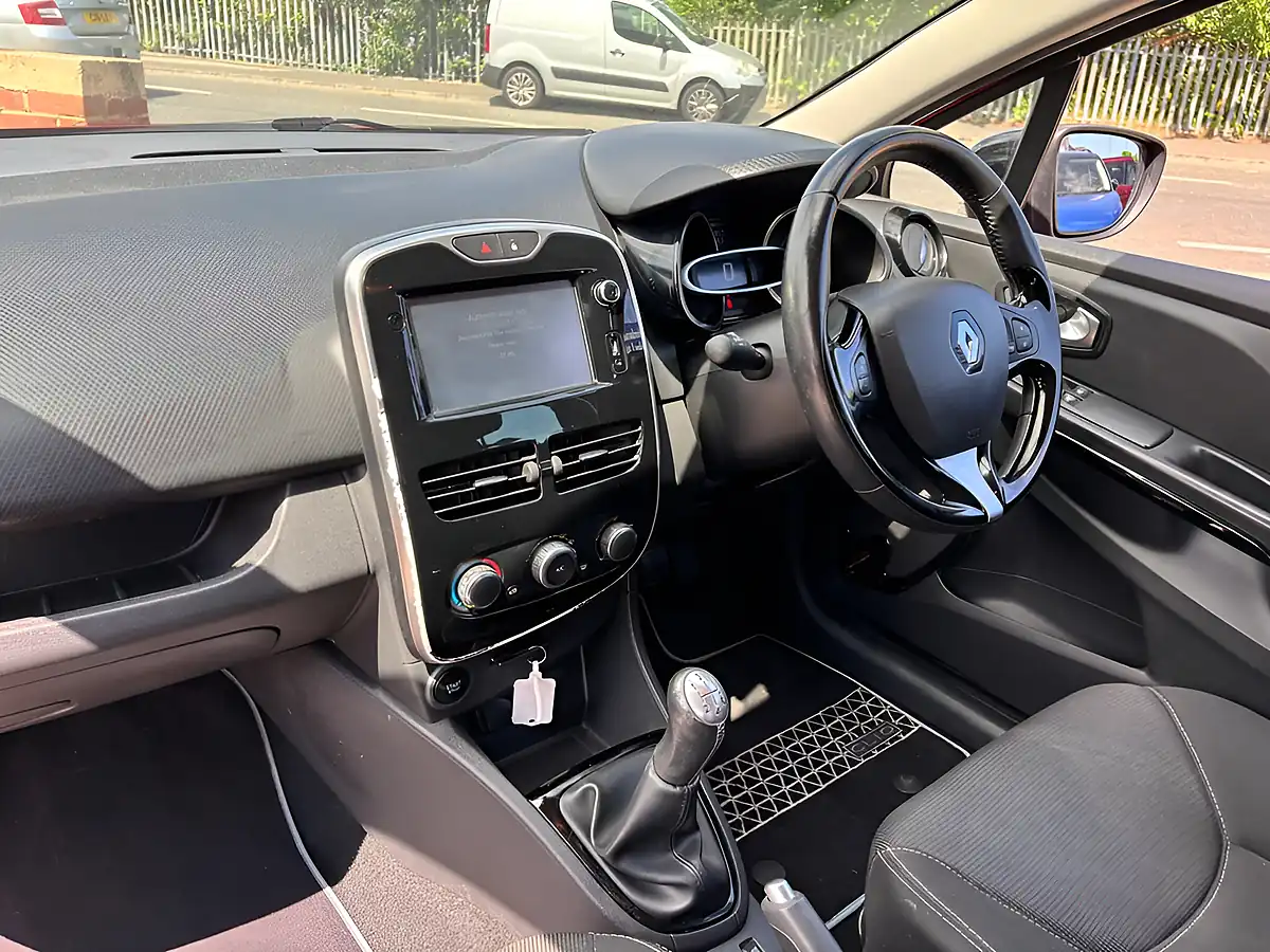 Used 2016 Renault Clio Dynamique Nav Red - Interior and Exterior details 16