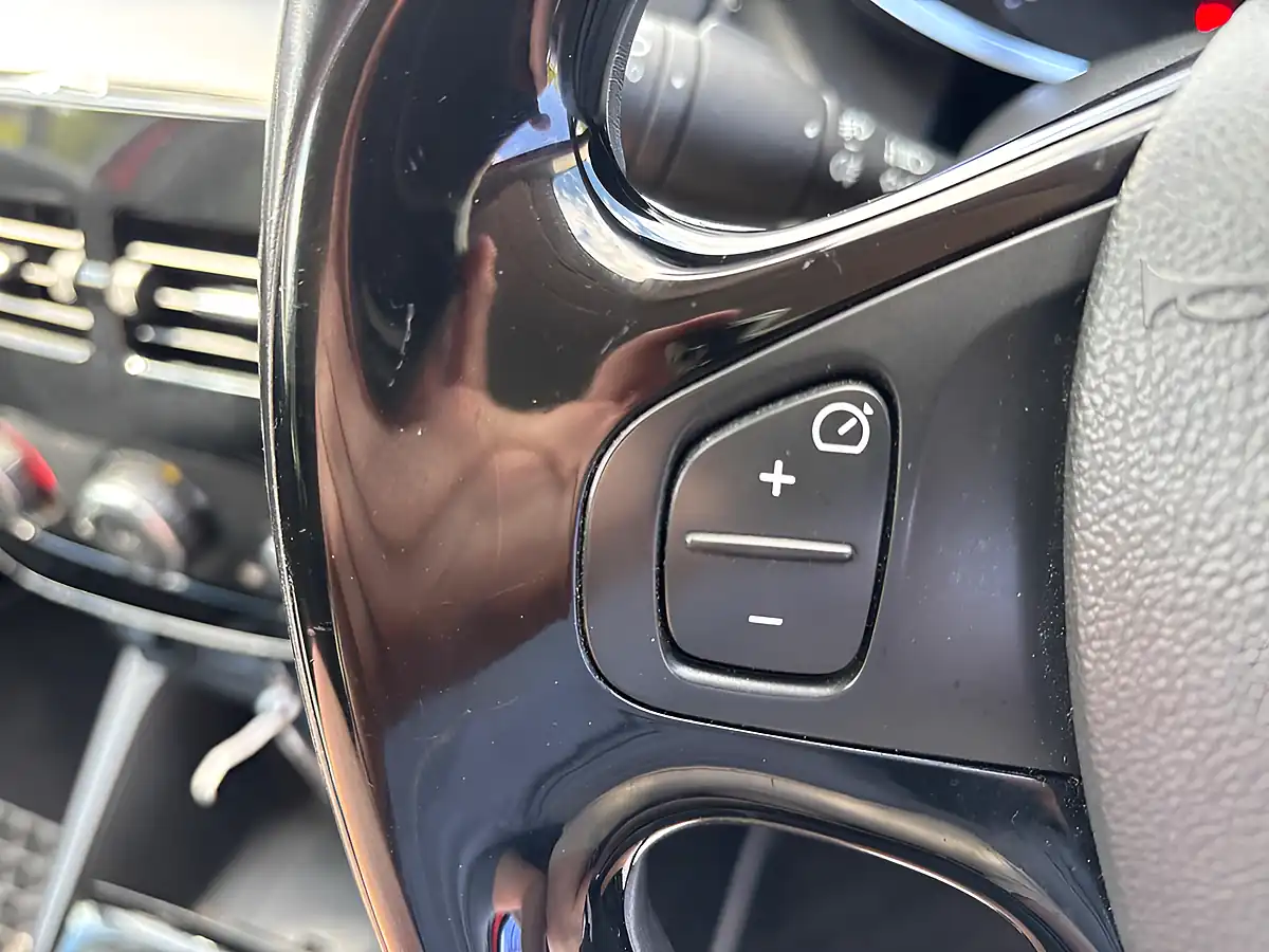 Used 2016 Renault Clio Dynamique Nav Red - Interior and Exterior details 20
