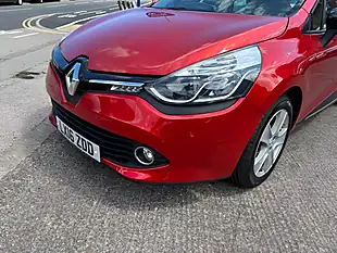 Used 2016 Renault Clio Dynamique Nav Red - Interior and Exterior details 3