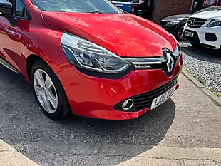 Used 2016 Renault Clio Dynamique Nav Red - Interior and Exterior details 4