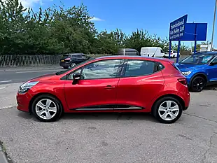 Used 2016 Renault Clio Dynamique Nav Red - Interior and Exterior details 6