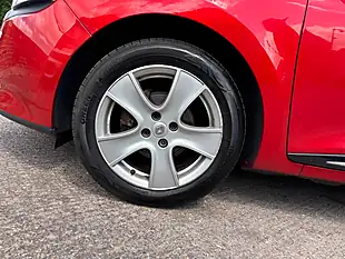 Used 2016 Renault Clio Dynamique Nav Red - Interior and Exterior details 8