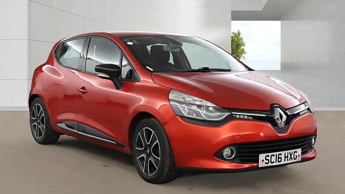 Used 2016 Renault Clio Dynamique Nav Red - Front View