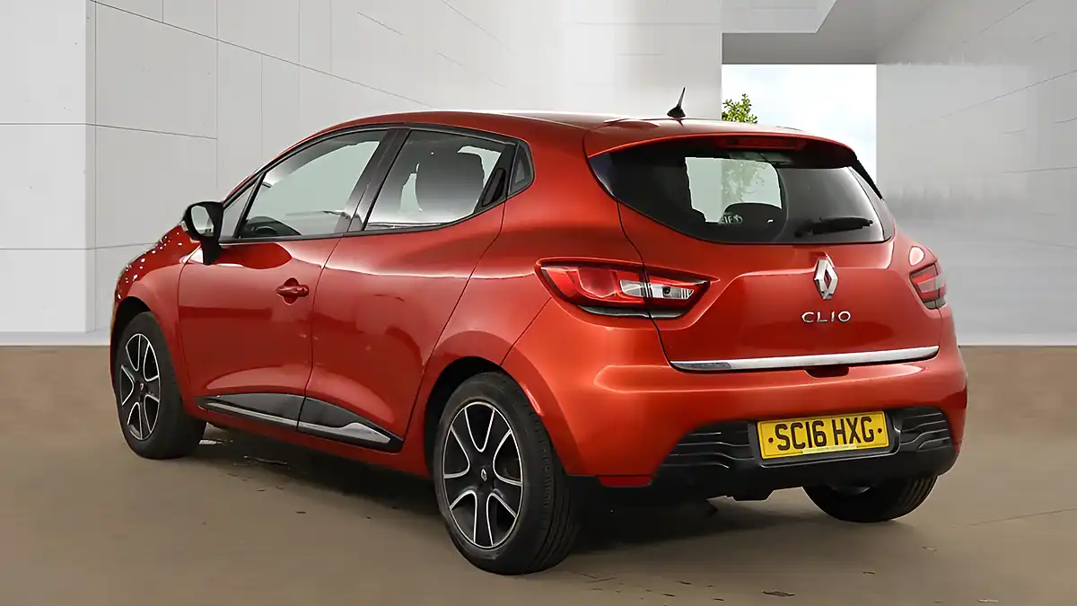Used 2016 Renault Clio Dynamique Nav Red - Interior and Exterior details 3