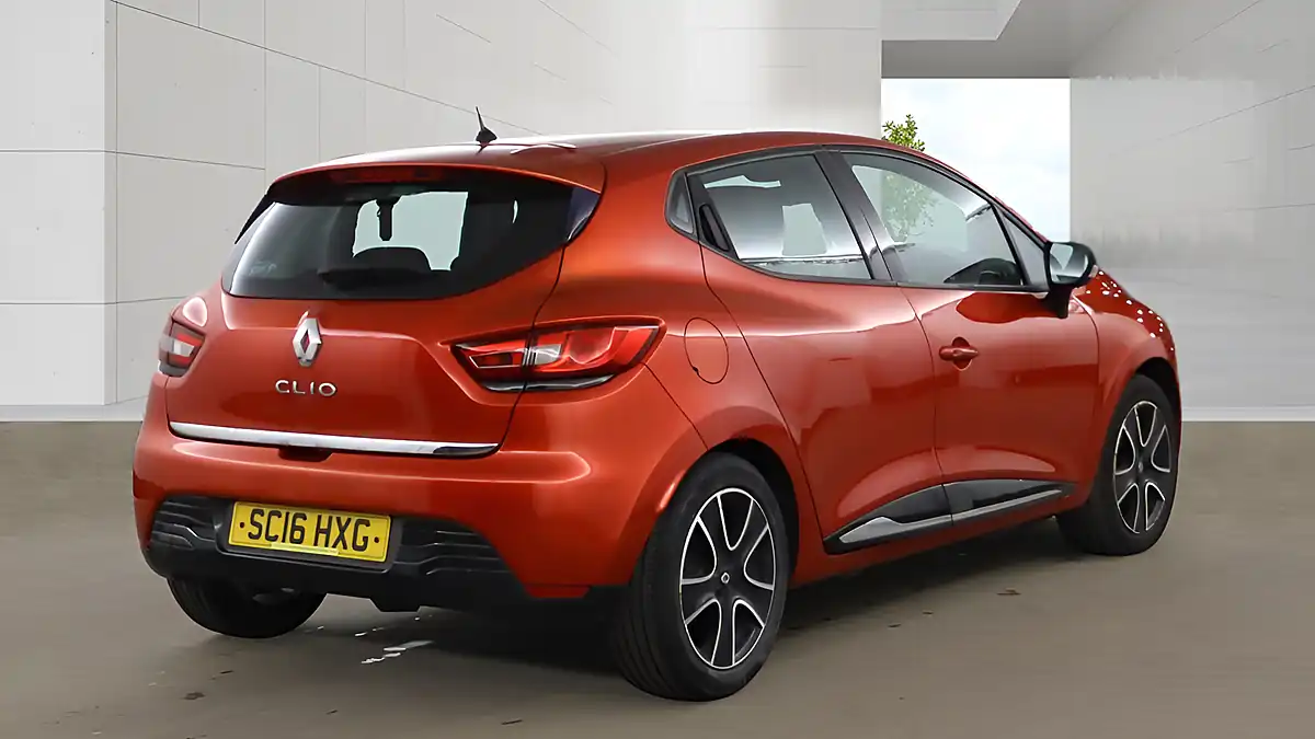 Used 2016 Renault Clio Dynamique Nav Red - Interior and Exterior details 4