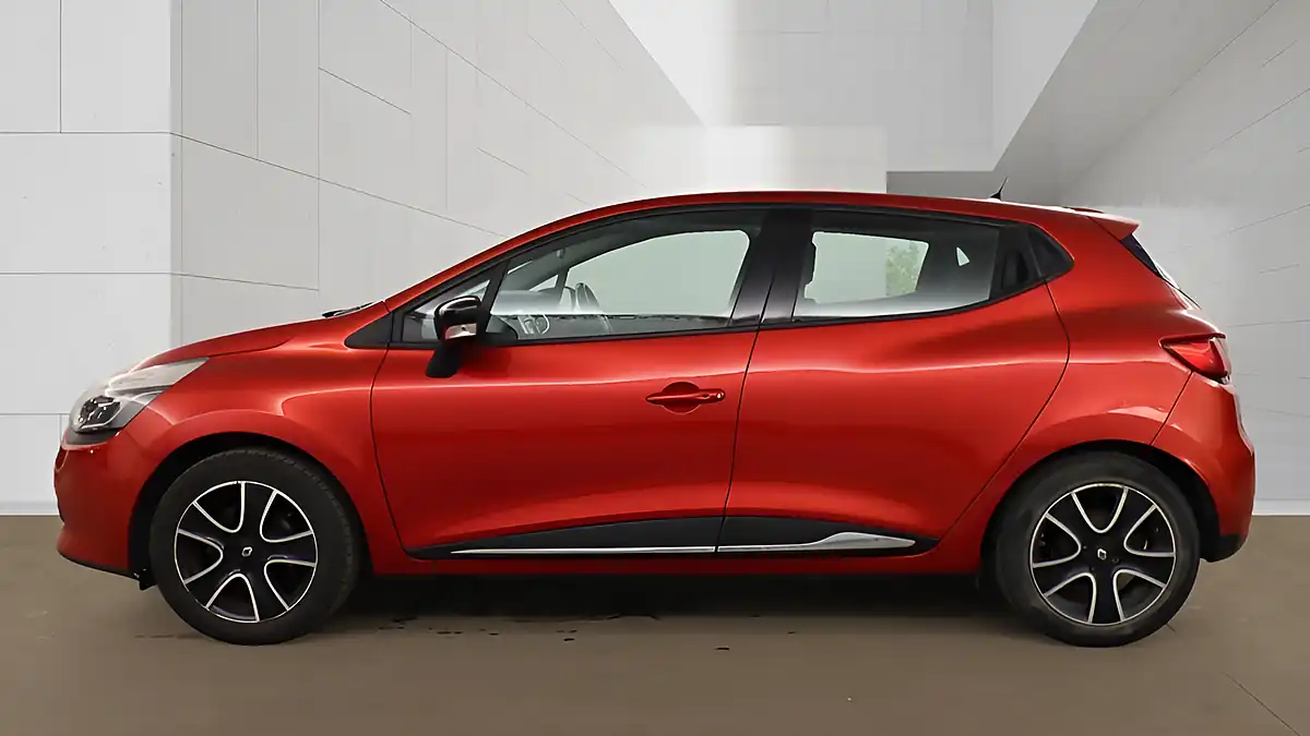 Used 2016 Renault Clio Dynamique Nav Red - Interior and Exterior details 6