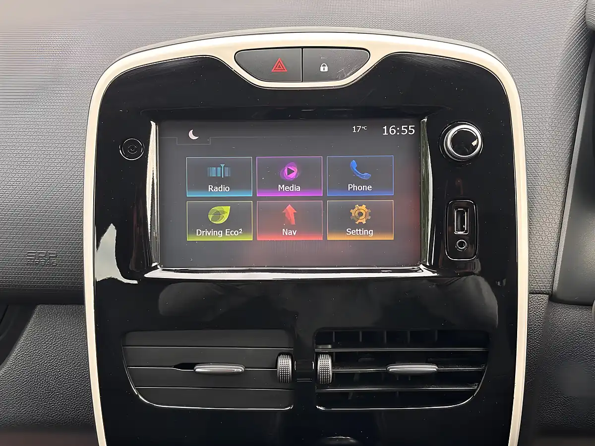 Used 2016 Renault Clio Dynamique Nav Red - Interior and Exterior details 13