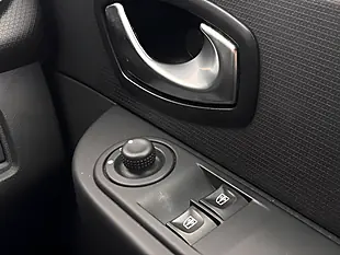 Used 2016 Renault Clio Dynamique Nav Red - Interior and Exterior details 18