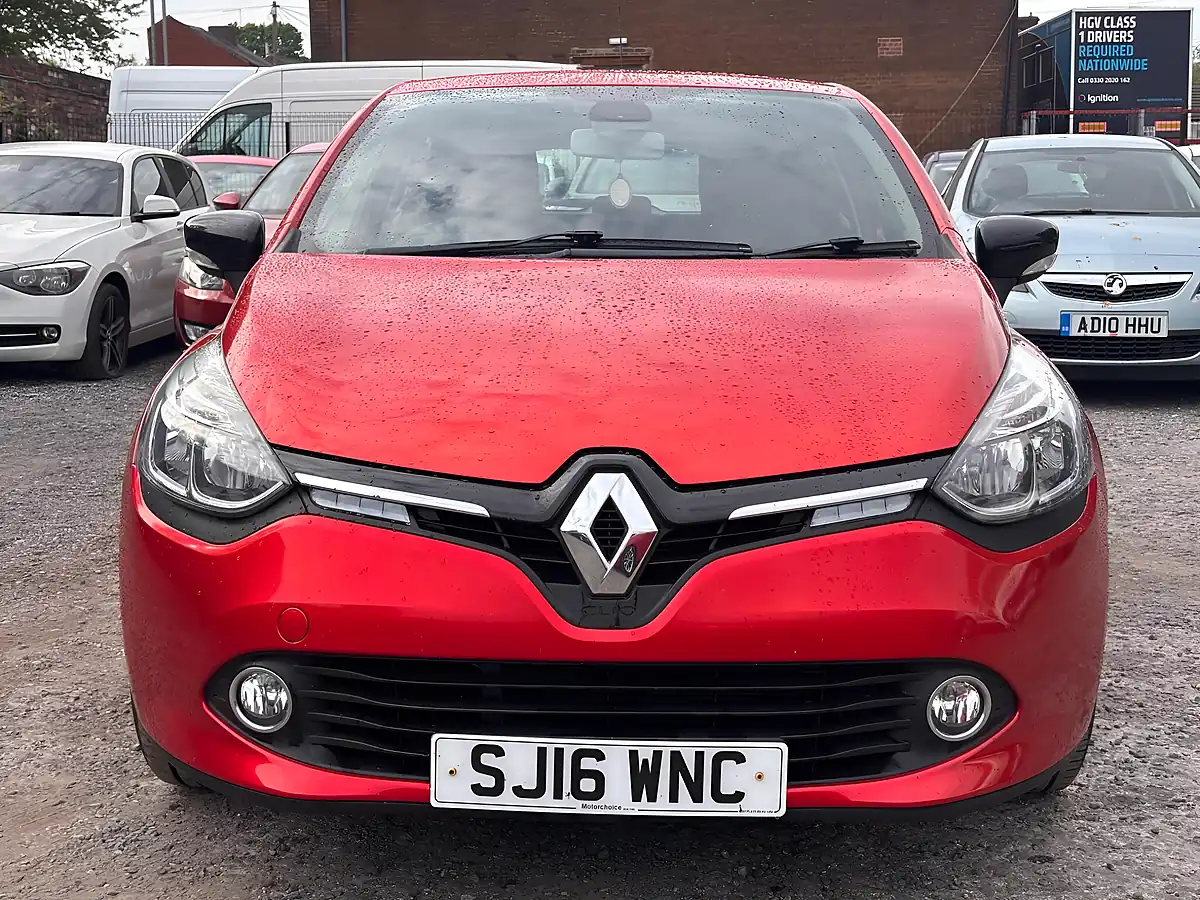 Used 2016 Renault Clio Dynamique Nav Red - Interior and Exterior details 2