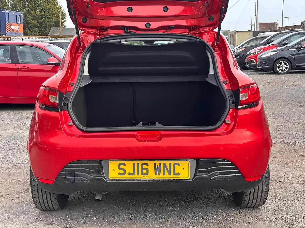 Used 2016 Renault Clio Dynamique Nav Red - Interior and Exterior details 20