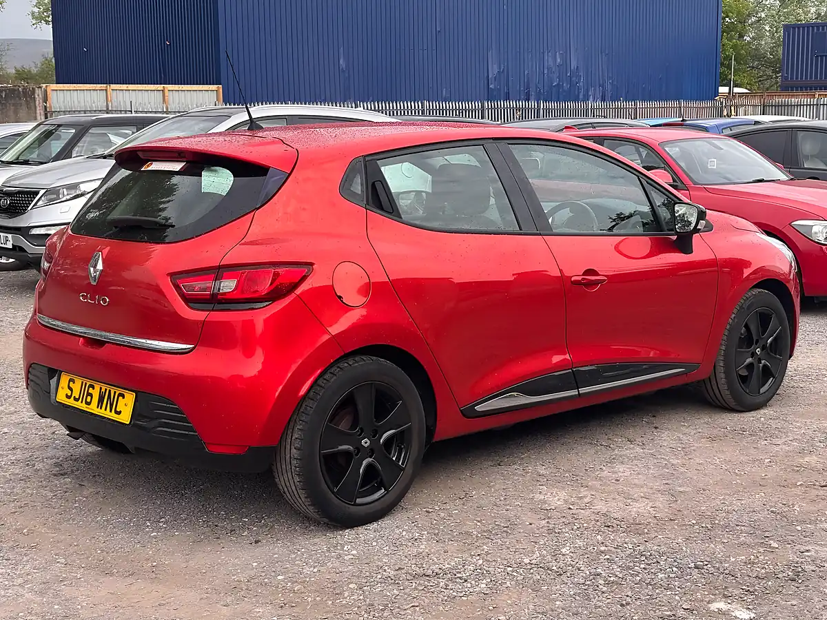 Used 2016 Renault Clio Dynamique Nav Red - Interior and Exterior details 6