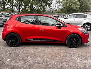 Used 2016 Renault Clio Dynamique Nav Red - Interior and Exterior details 7