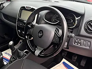 Used 2016 Renault Clio Dynamique Nav Red - Interior and Exterior details 8