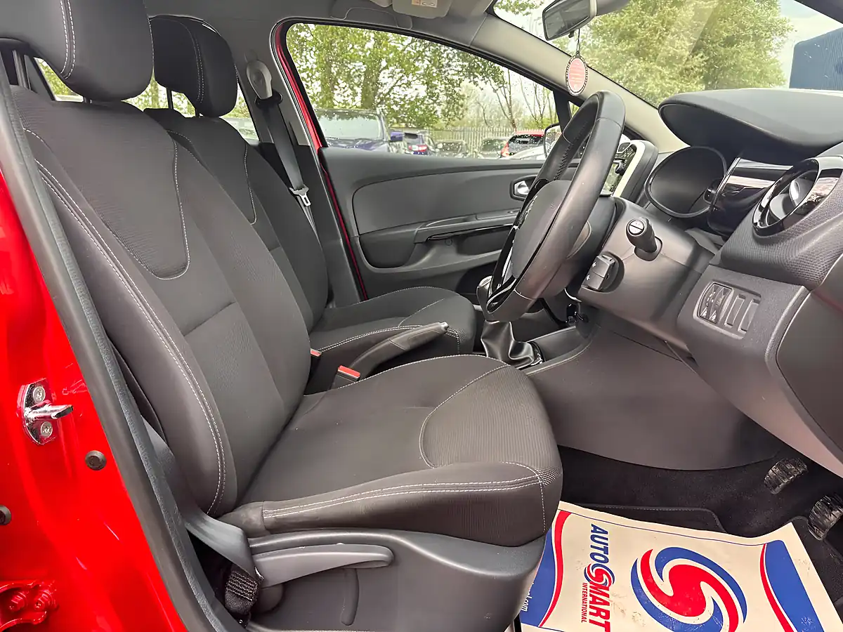 Used 2016 Renault Clio Dynamique Nav Red - Interior and Exterior details 9