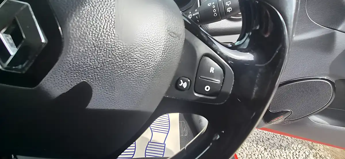 Used 2016 Renault Clio Dynamique Nav Red - Interior and Exterior details 12