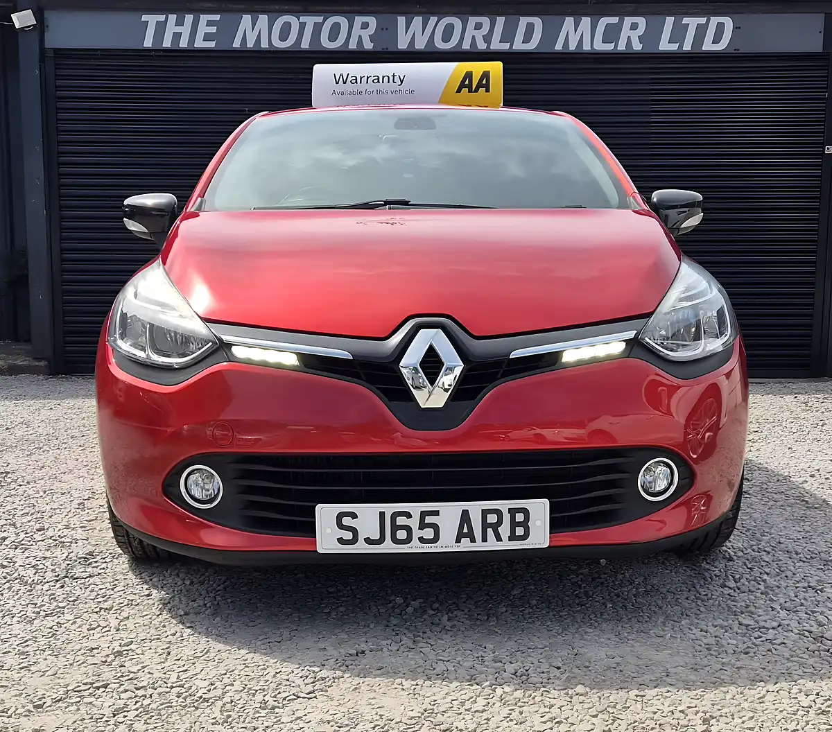 Used 2016 Renault Clio Dynamique Nav Red - Interior and Exterior details 3