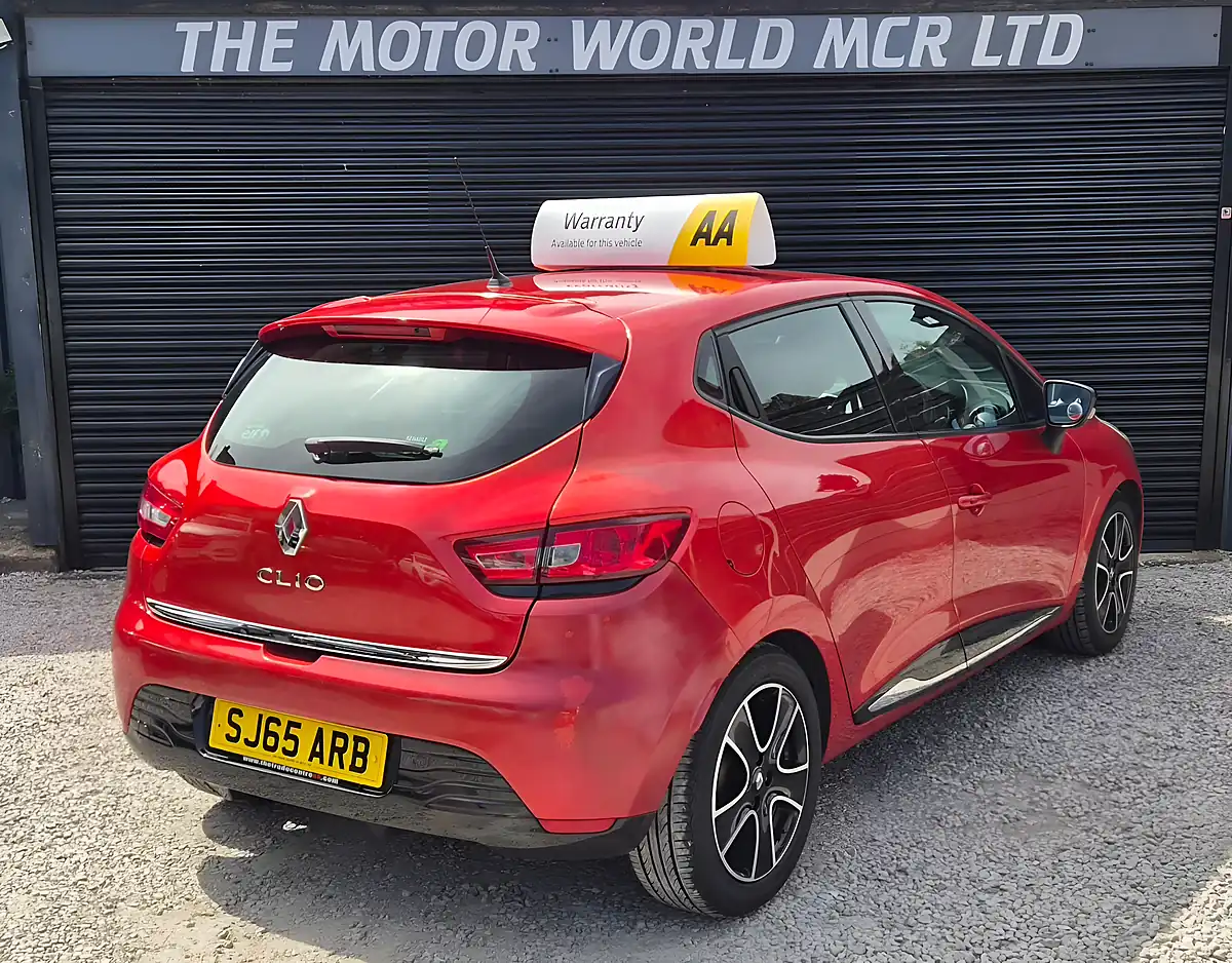 Used 2016 Renault Clio Dynamique Nav Red - Interior and Exterior details 5