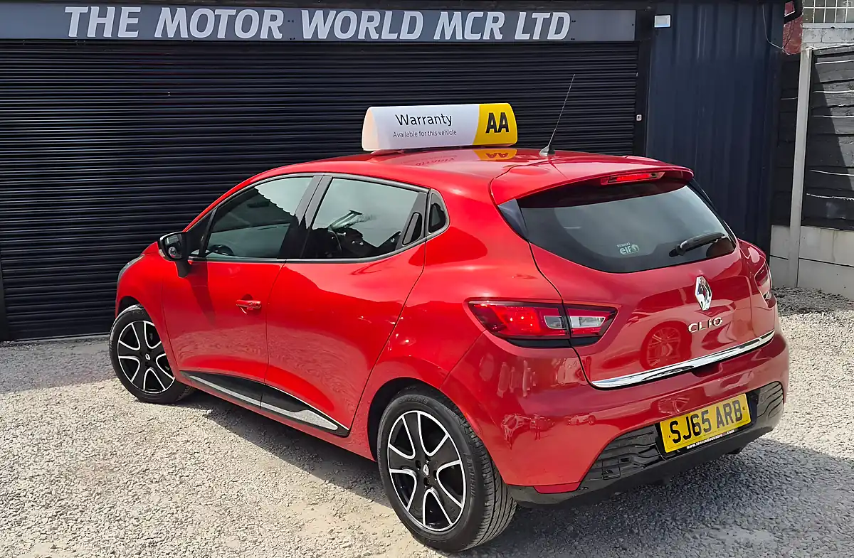 Used 2016 Renault Clio Dynamique Nav Red - Interior and Exterior details 7