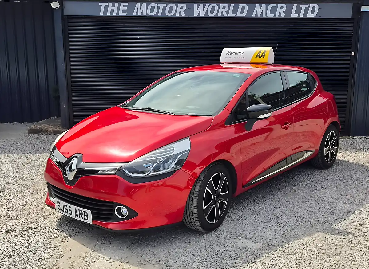 Used 2016 Renault Clio Dynamique Nav Red - Interior and Exterior details 9