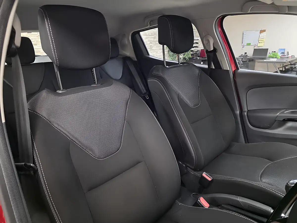 Used 2016 Renault Clio Dynamique Nav Red - Interior and Exterior details 12