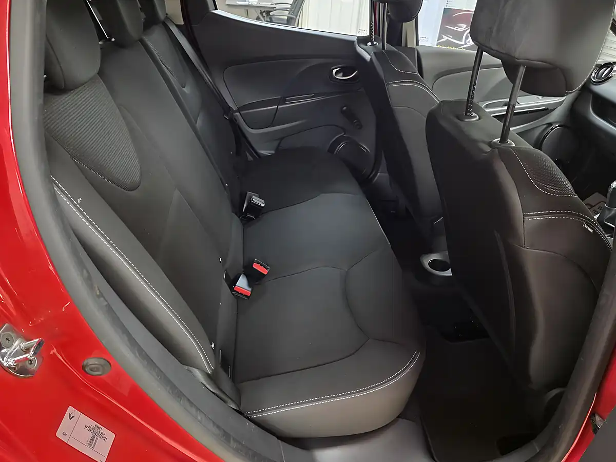 Used 2016 Renault Clio Dynamique Nav Red - Interior and Exterior details 14