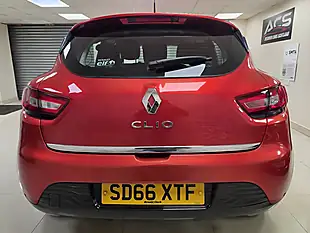 Used 2016 Renault Clio Dynamique Nav Red - Interior and Exterior details 5