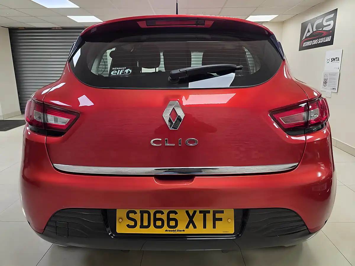 Used 2016 Renault Clio Dynamique Nav Red - Interior and Exterior details 5