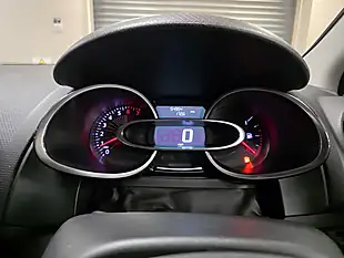 Used 2016 Renault Clio Dynamique Nav Red - Interior and Exterior details 7