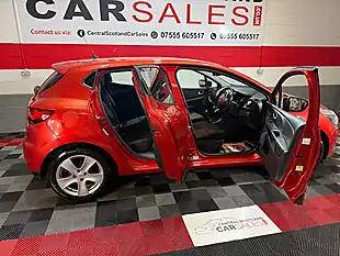 Used 2016 Renault Clio Dynamique Nav Red - Interior and Exterior details 11