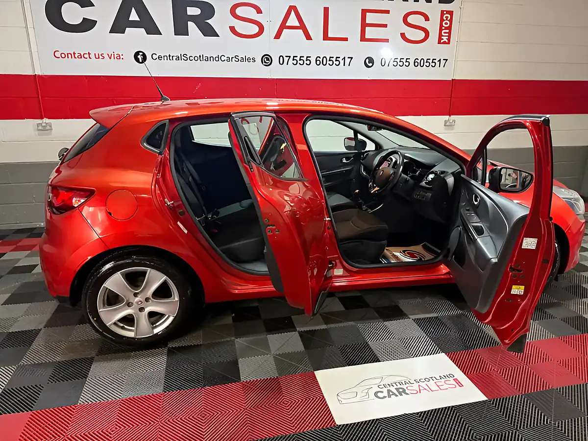 Used 2016 Renault Clio Dynamique Nav Red - Interior and Exterior details 11