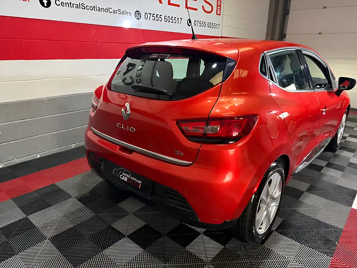 Used 2016 Renault Clio Dynamique Nav Red - Interior and Exterior details 12