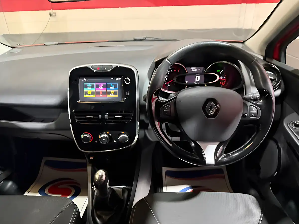 Used 2016 Renault Clio Dynamique Nav Red - Interior and Exterior details 16