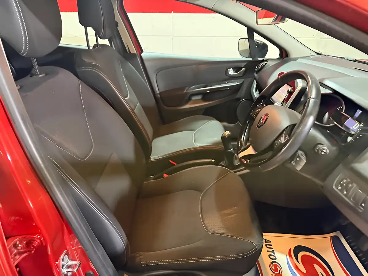 Used 2016 Renault Clio Dynamique Nav Red - Interior and Exterior details 17