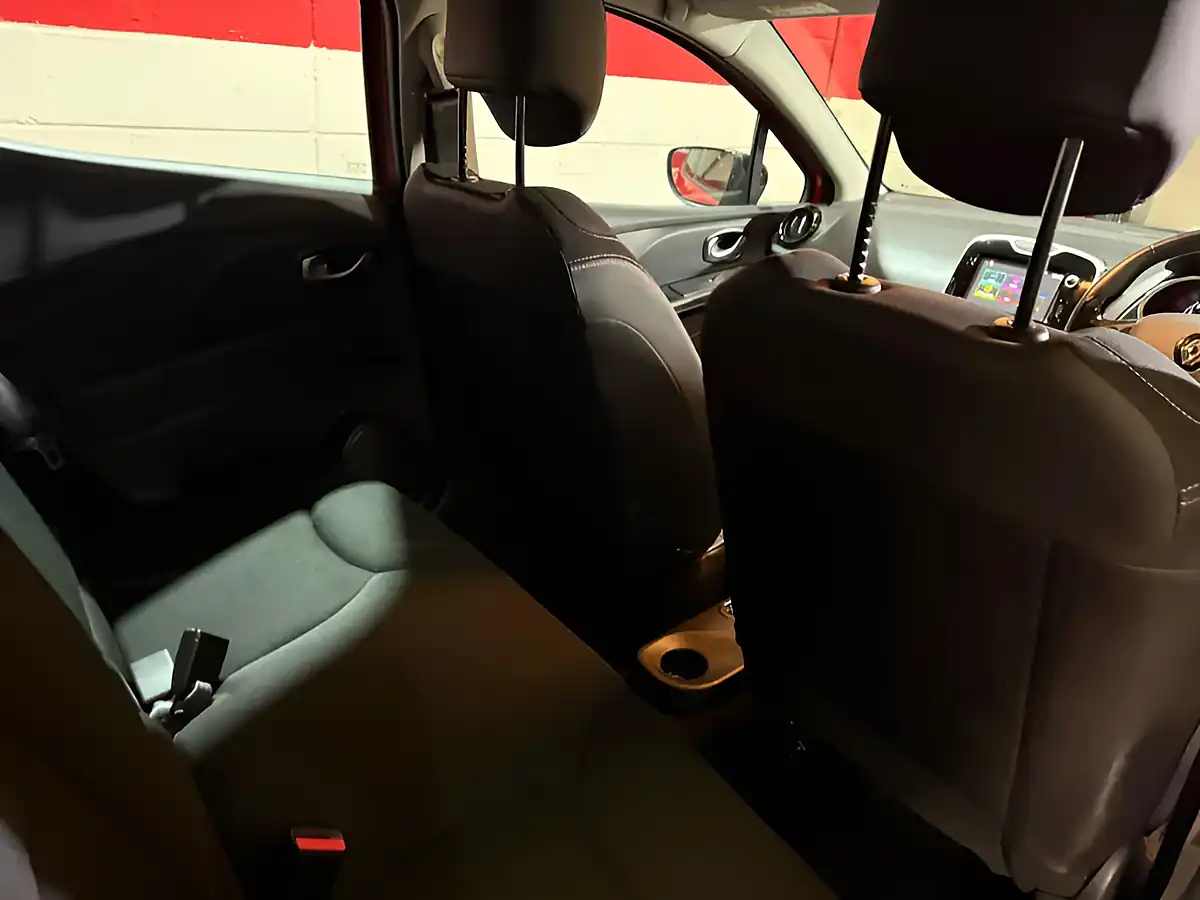 Used 2016 Renault Clio Dynamique Nav Red - Interior and Exterior details 19