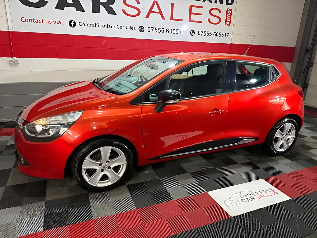Used 2016 Renault Clio Dynamique Nav Red - Interior and Exterior details 2