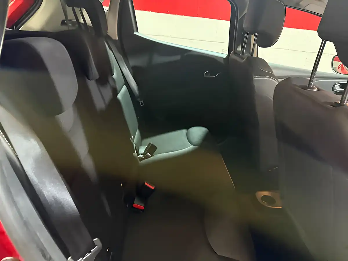 Used 2016 Renault Clio Dynamique Nav Red - Interior and Exterior details 20