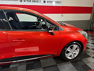 Used 2016 Renault Clio Dynamique Nav Red - Interior and Exterior details 4