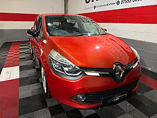 Used 2016 Renault Clio Dynamique Nav Red - Interior and Exterior details 5