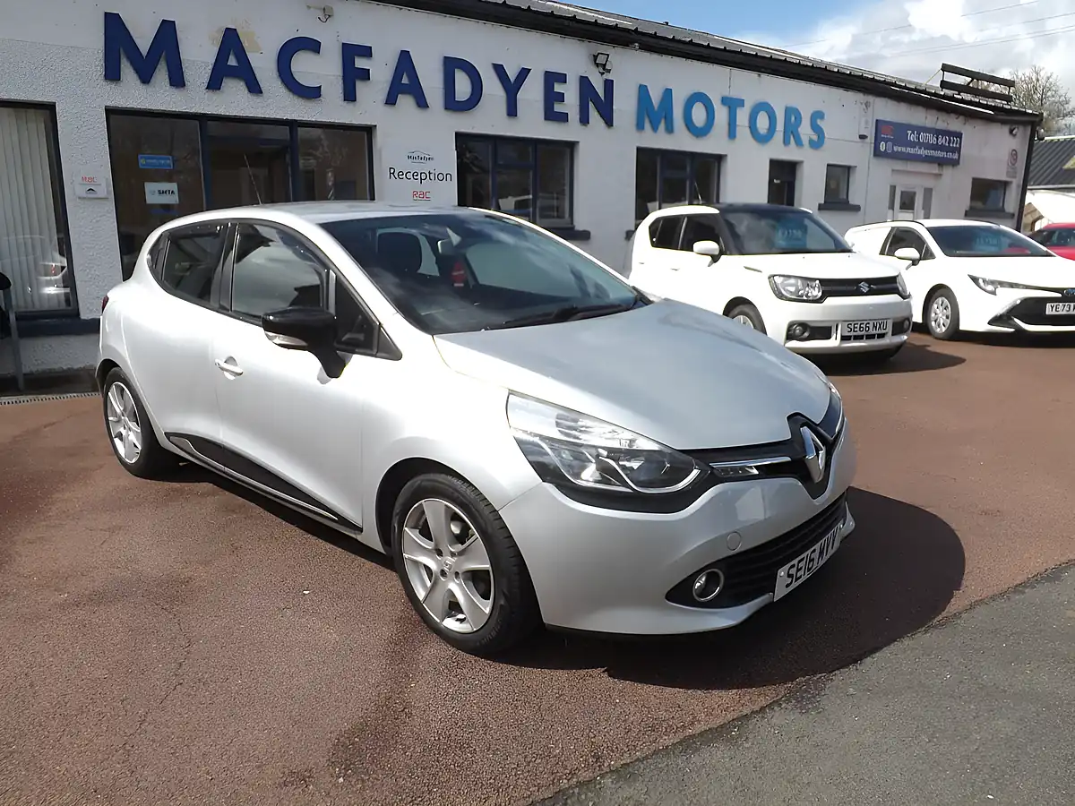Used 2016 Renault Clio Dynamique Nav Silver - Front View